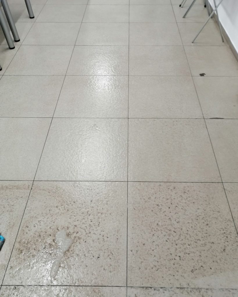 Doczyszczanie podłóg w wykonaniu firmy sprzątającej z Brodnicy