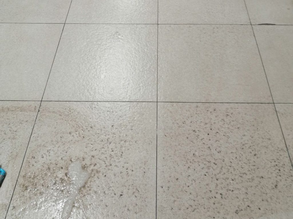 doczyszczanie podłogi gresowej